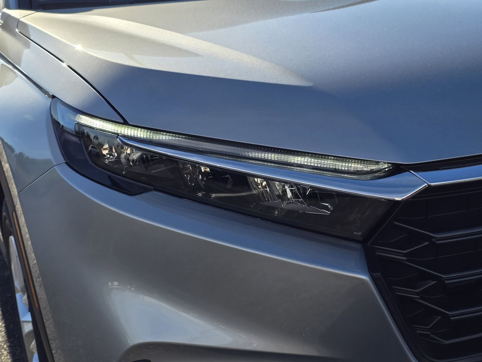 New 2026 Solar Silver Metallic Honda LX image 7