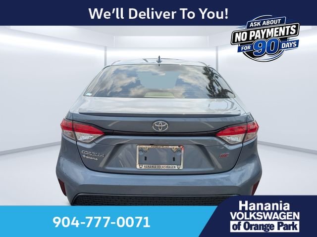 Used 2021  Toyota SE image 4