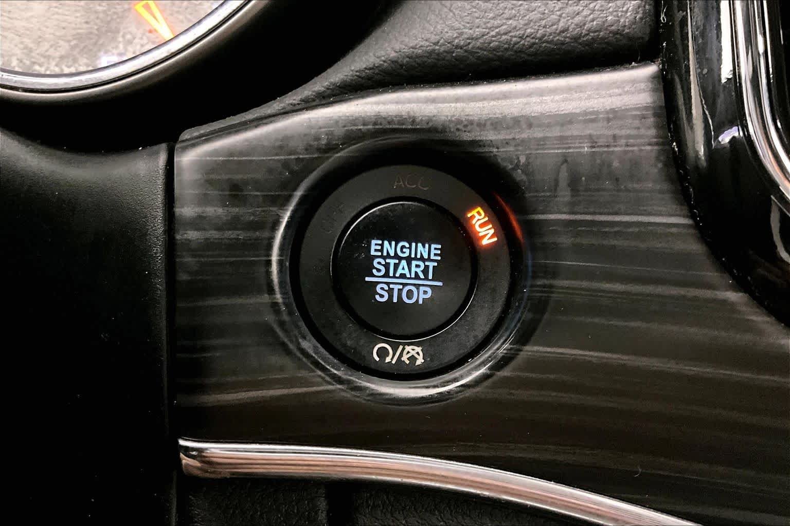 Used 2019 Bright White Clearcoat Jeep Limited image 34