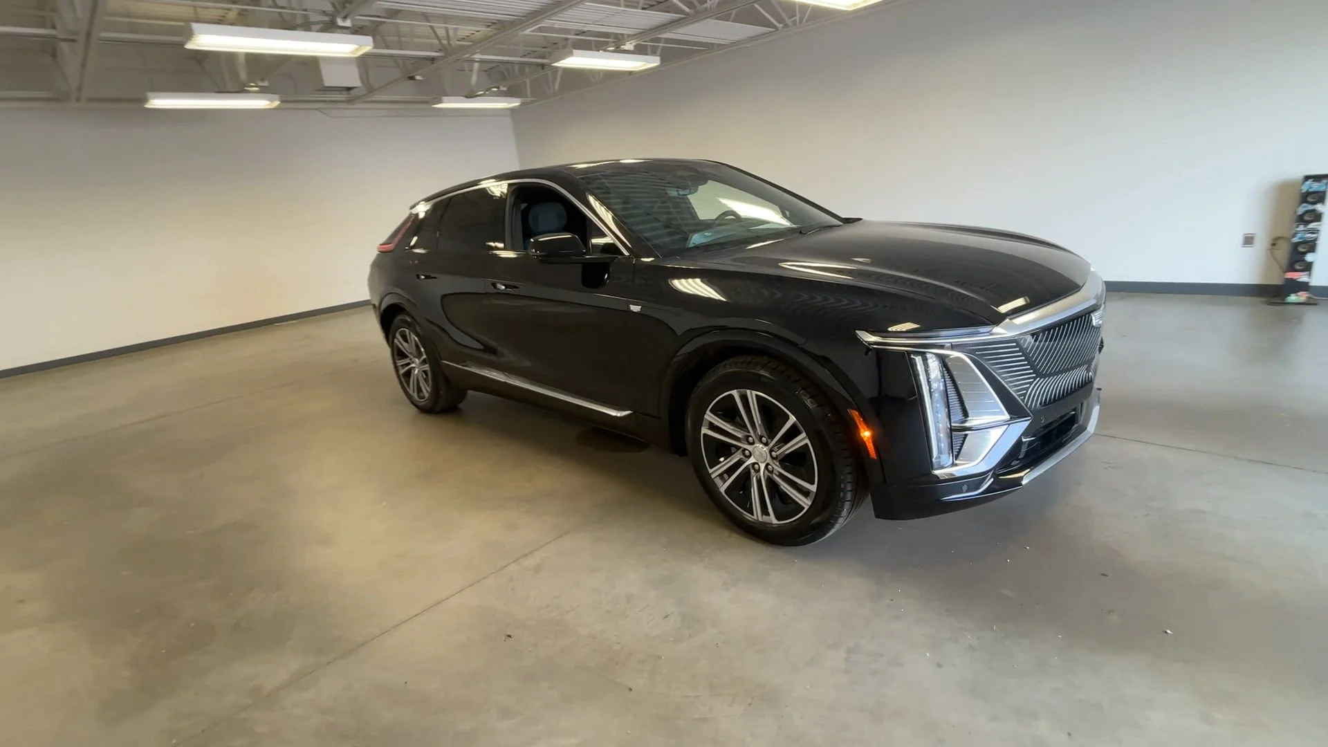 2025 Cadillac LYRIQ Luxury 2 - Photo 48