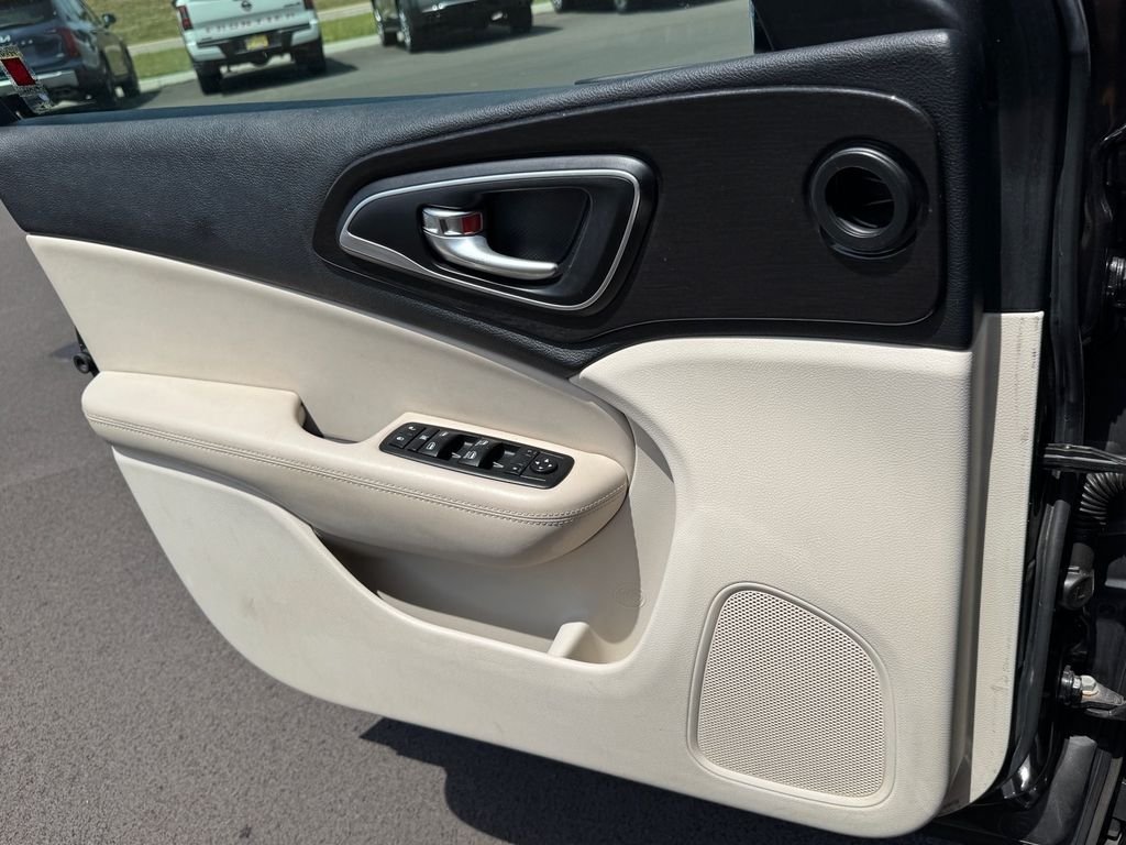 Used 2015 Gray Chrysler C image 17