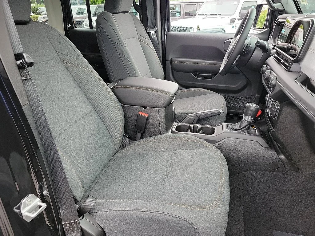 2025 Jeep Wrangler 4-Door Sahara - Photo 15