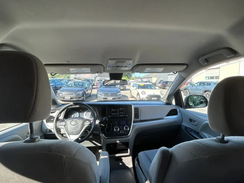Used 2019 Silver Toyota L Minivan 4D image 39