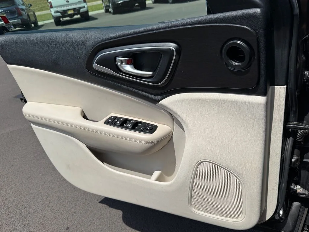 Used 2015 Gray Chrysler C image 17
