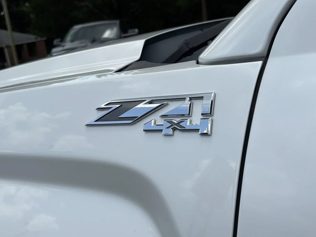 Used 2017 WHITE FROST TRICOAT GMC SLT image 15