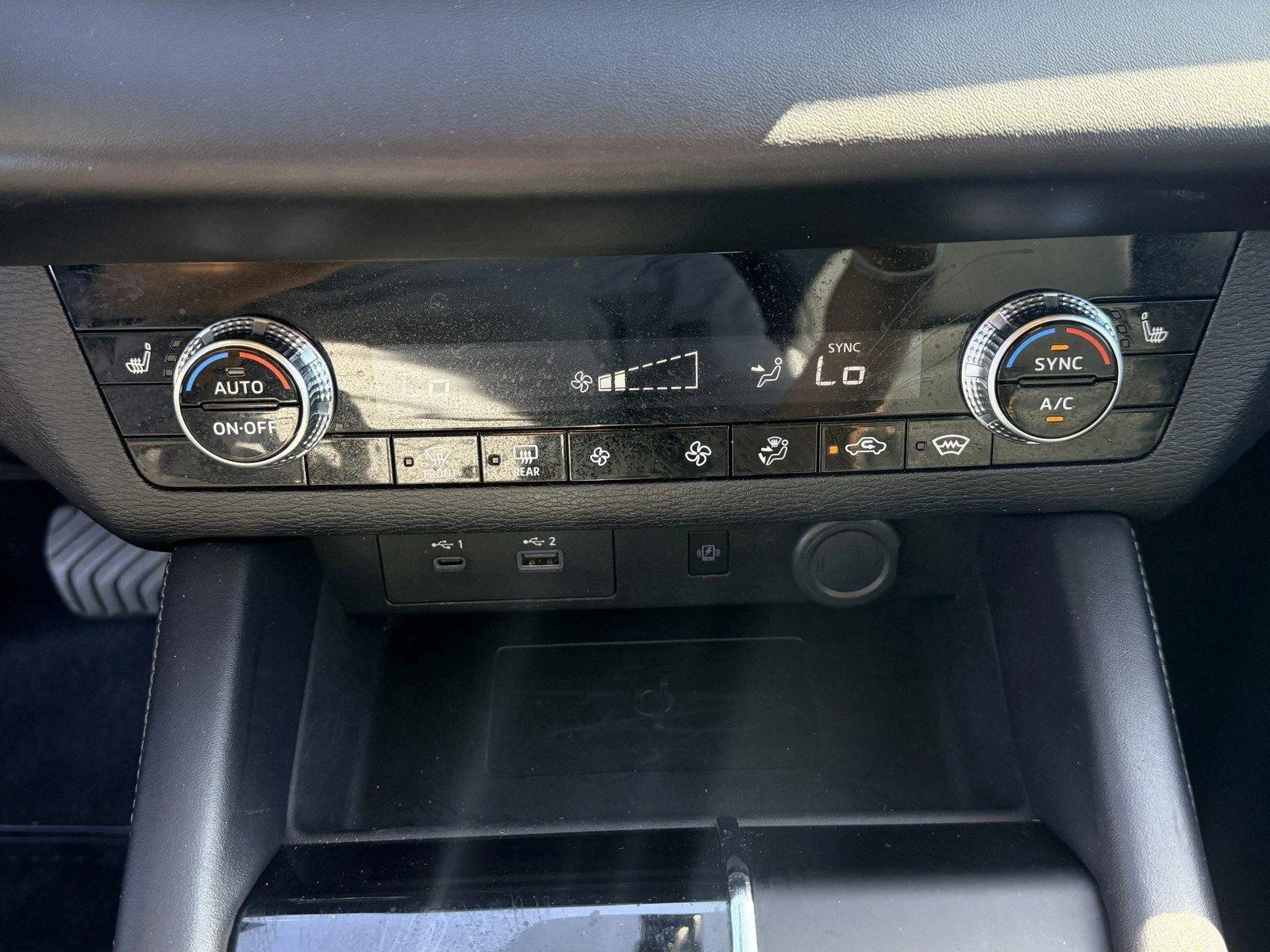Used 2024  Mitsubishi SE image 19