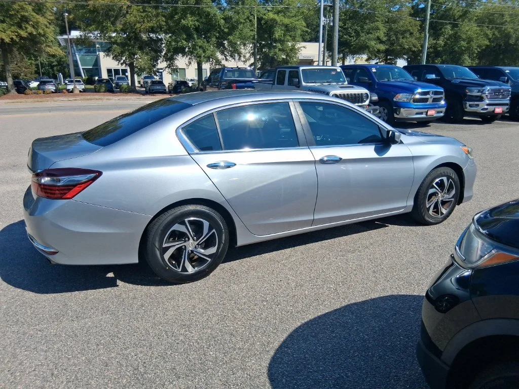 Used 2017 Silver Honda LX image 4