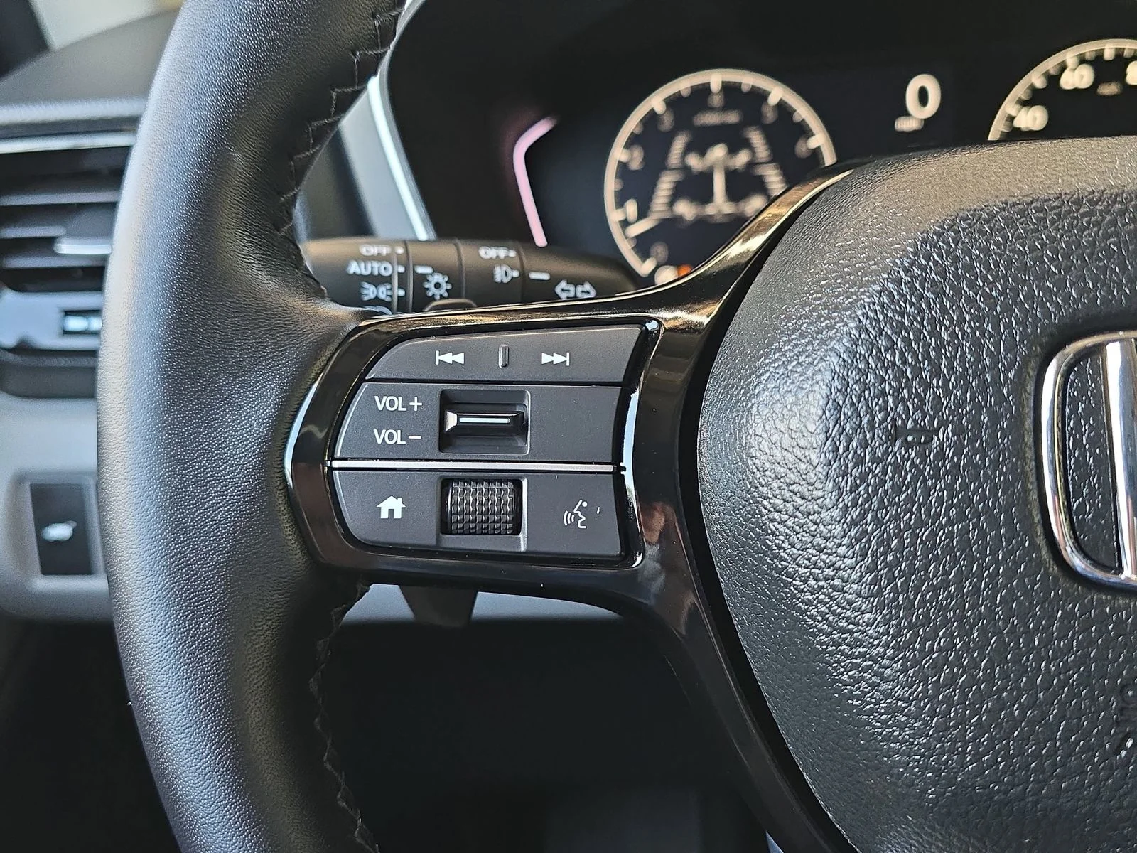 2025 Honda Pilot Touring - Photo 17