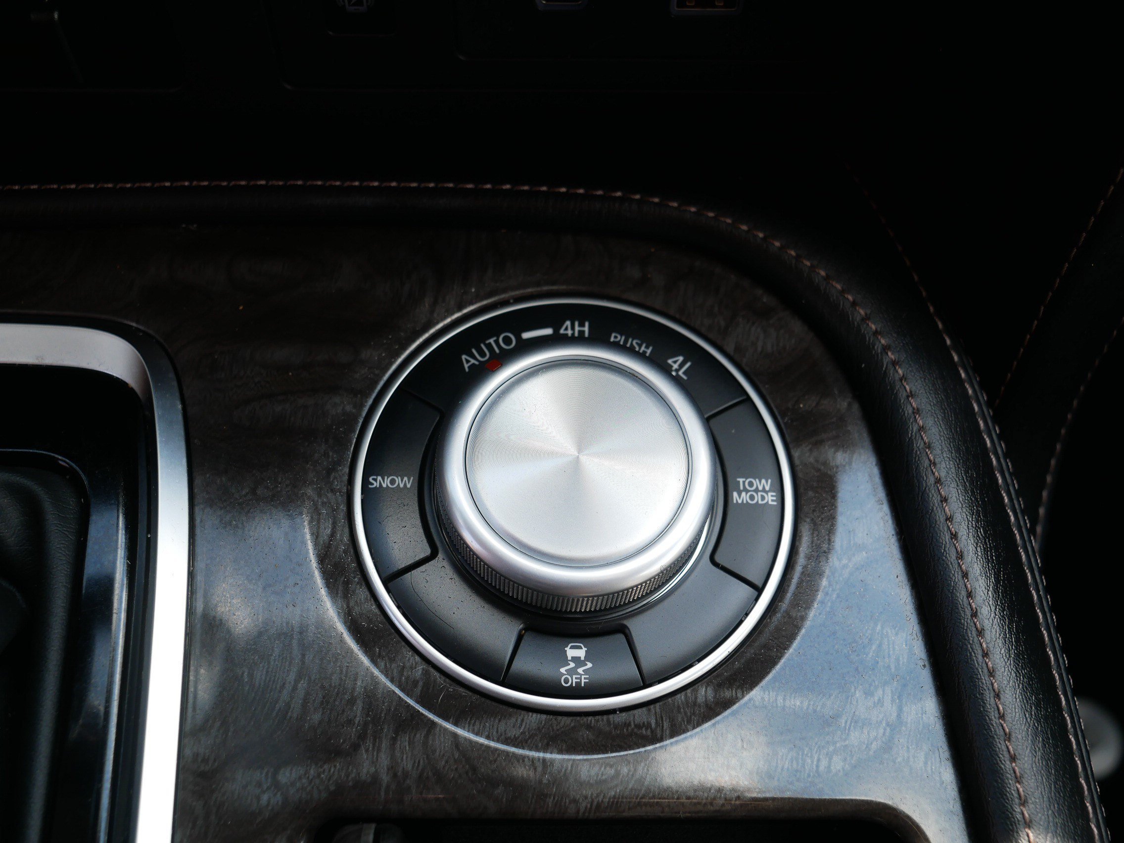 Used 2024 Super Black Nissan Platinum image 32