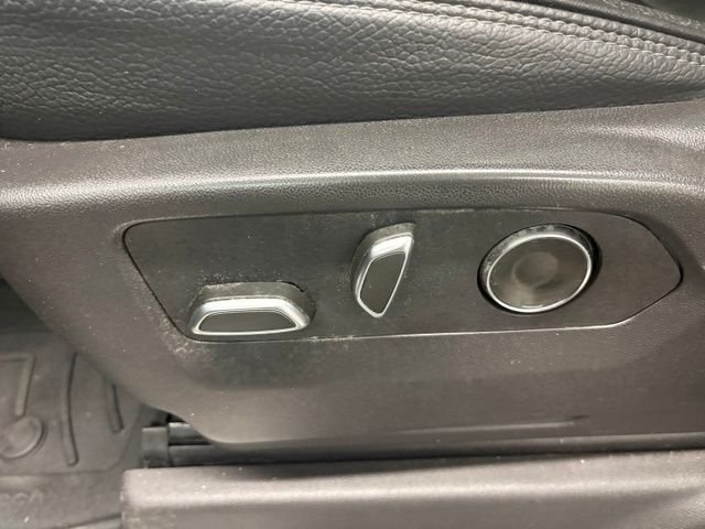 Used 2025 Silver GMC Denali image 17