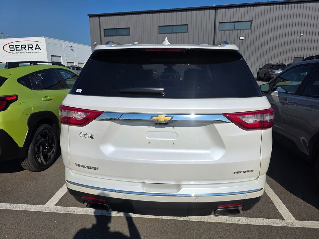 Used 2021 Iridescent Pearl Tricoat Chevrolet Premier image 3