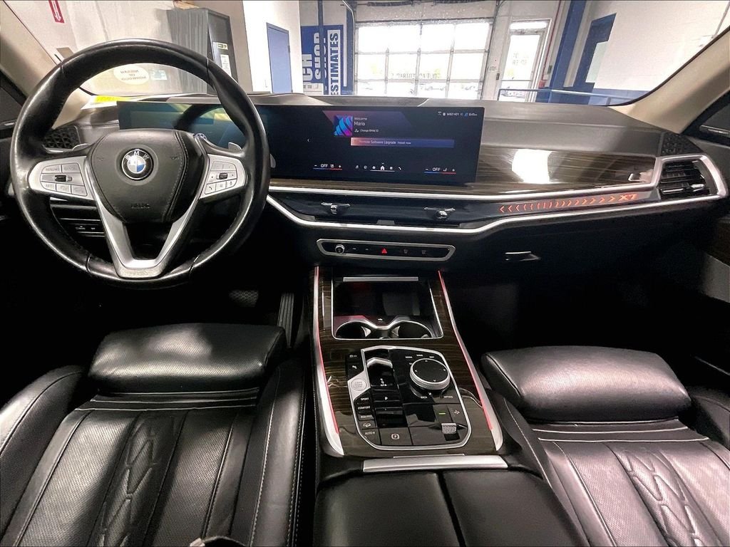 Used 2025 Black BMW xDrive40i image 21