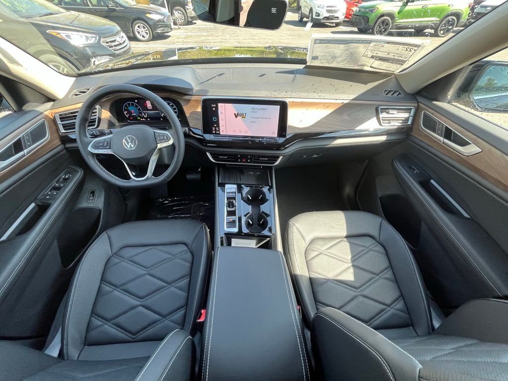 New 2026 Black Volkswagen 2.0T SE w/Technology image 10