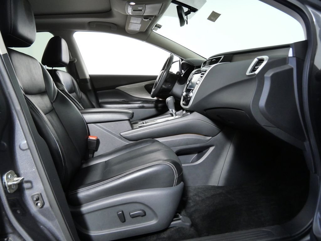 Used 2018 Gray Nissan Platinum image 8