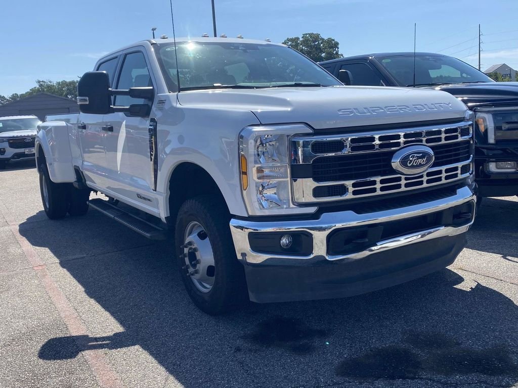 Used 2026 Oxford White Ford XLT image 1