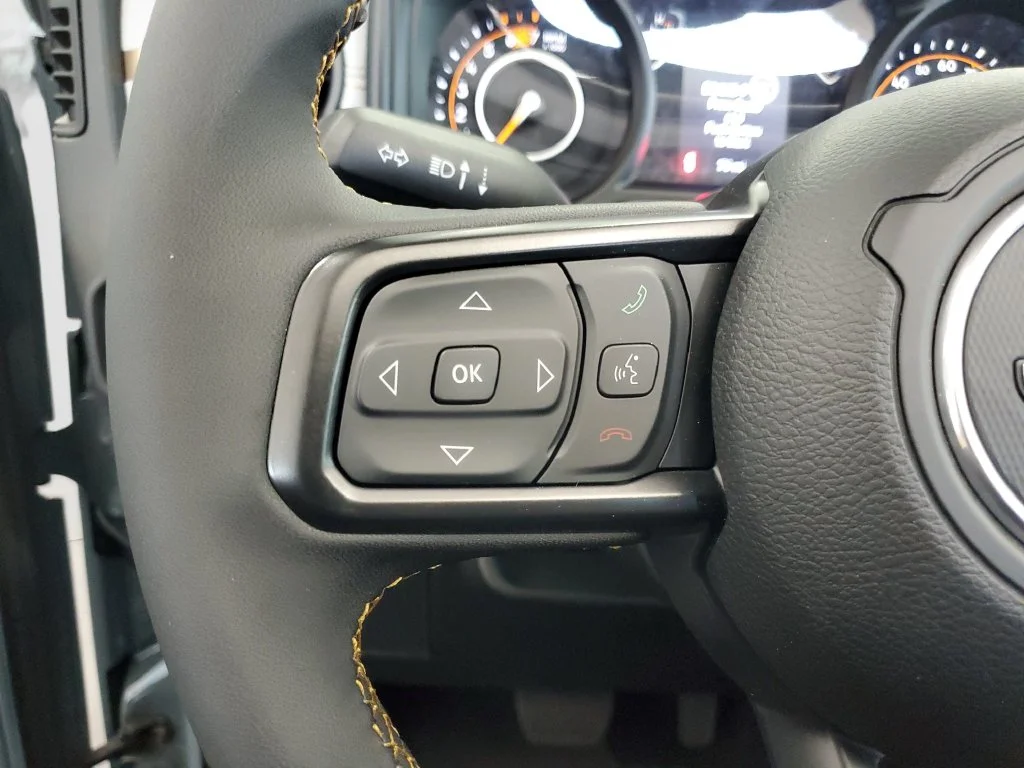 New 2025 Anvil Clear-Coat Exterior Paint Jeep Sport S image 24