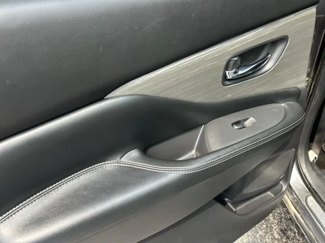 Used 2016 Gray Nissan Platinum image 24