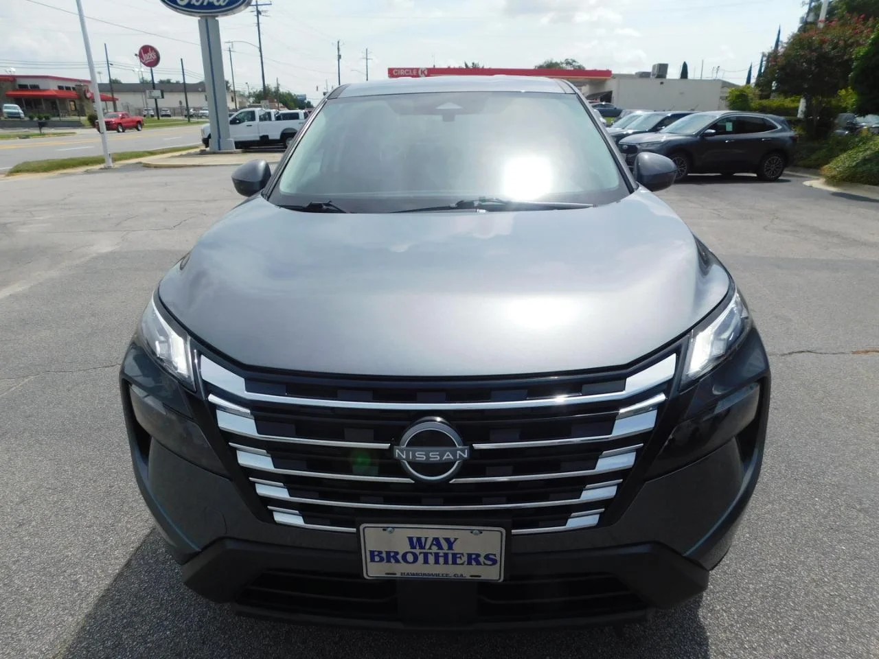 Used 2025 Gun Metallic Nissan AWD SV image 3