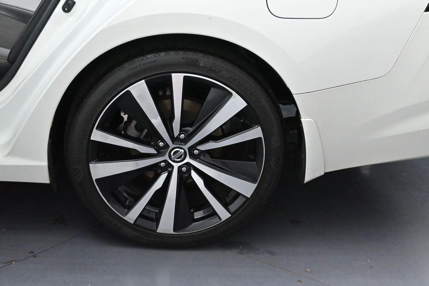 Used 2020 Pearl White Tricoat Nissan 2.5 SR image 31