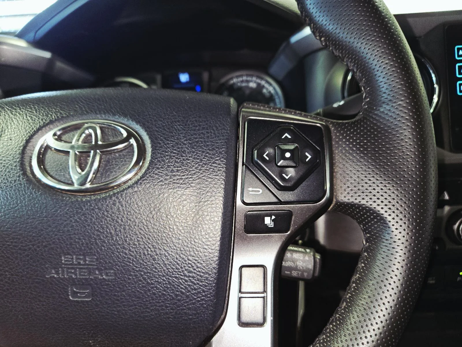 Used 2019 Super White Toyota SR5 image 23