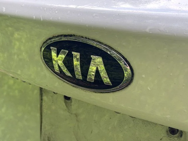 Used 2019 White Kia LX image 9