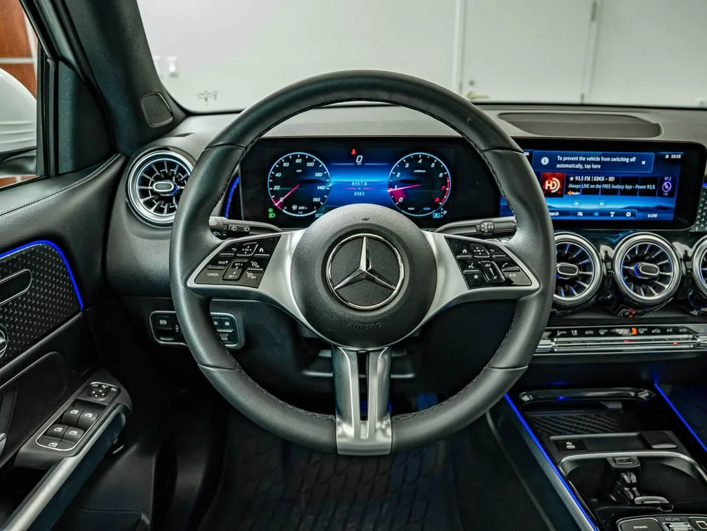 Used 2026 Polar White Mercedes-Benz GLB 250 image 23