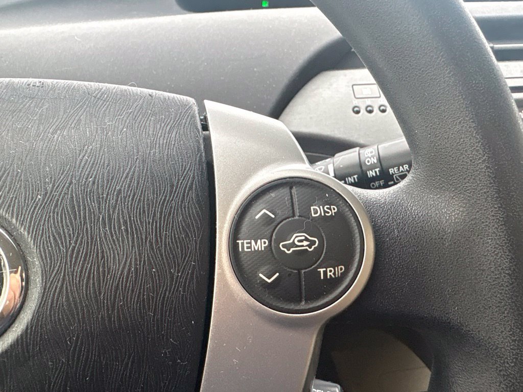 Used 2014 Pearl Toyota Three image 15