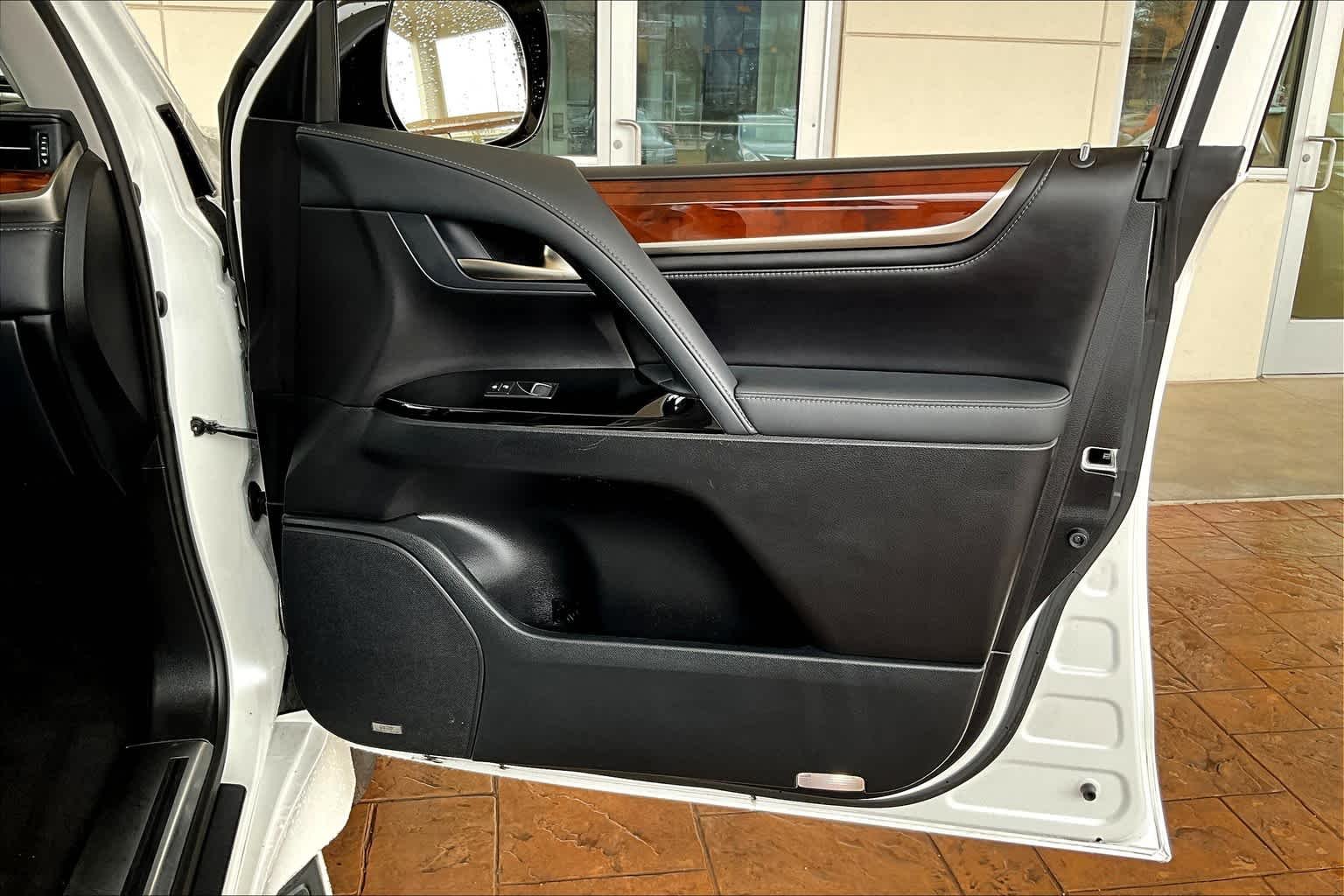 Used 2020 Eminent White Pearl Lexus  image 23