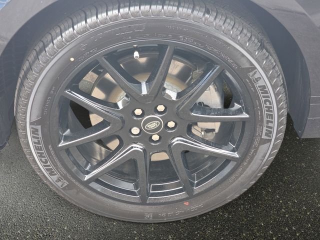 New 2026 Santorini Black Land Rover Dynamic SE image 19
