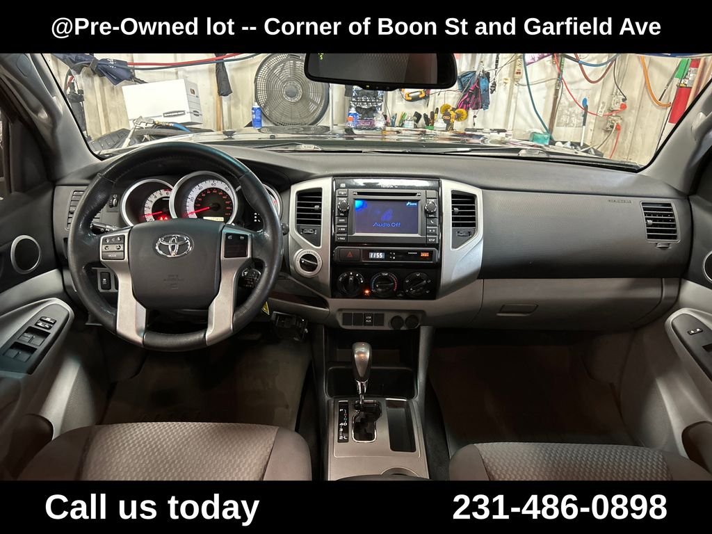 Used 2013 Green Toyota Base image 18