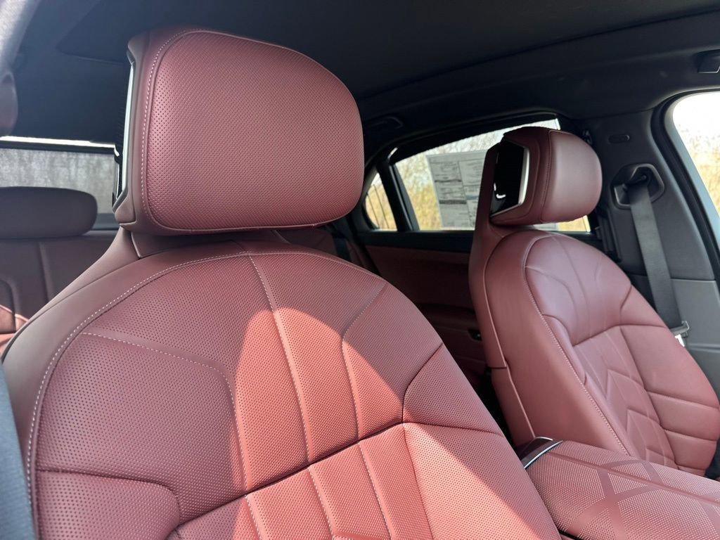 New 2026 Black Sapphire Metallic BMW 750e xDrive image 24