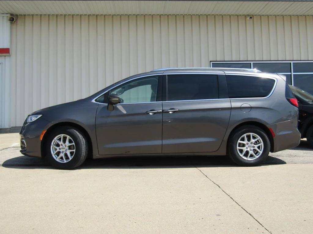 Used 2021 Gray Chrysler Touring L image 11