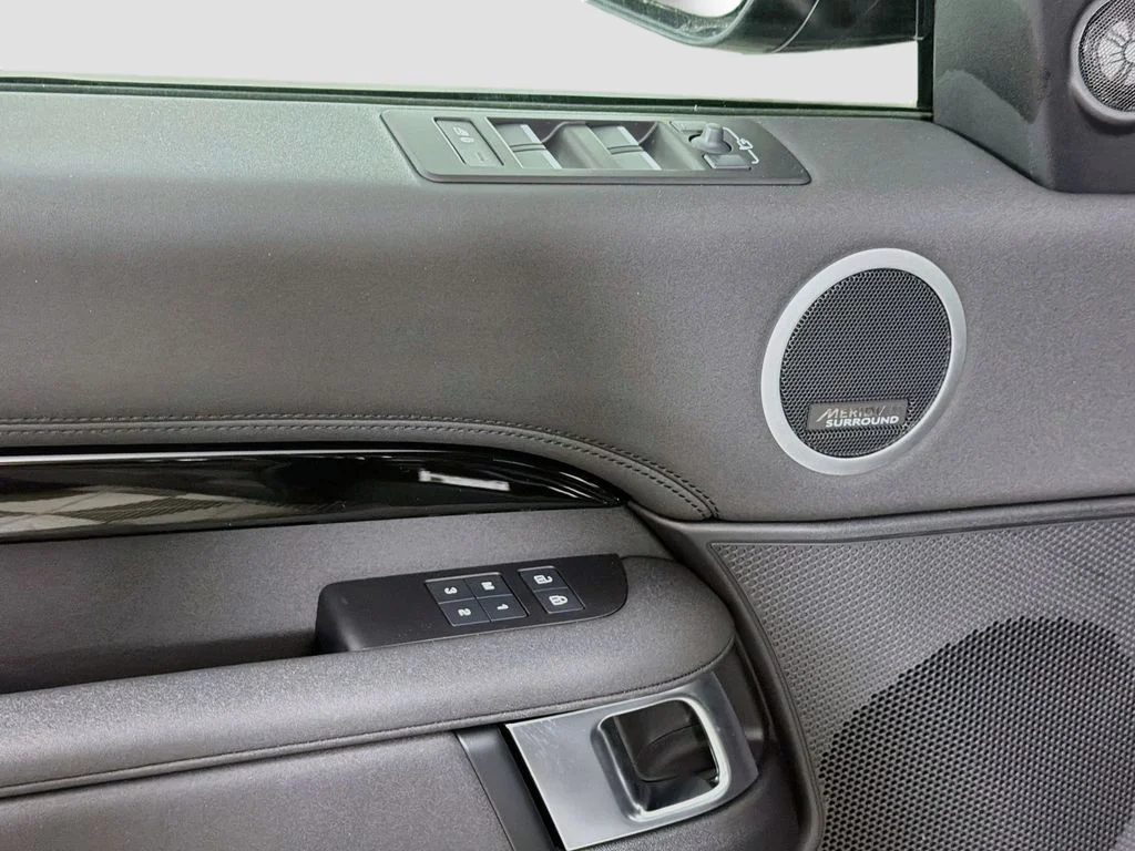 New 2026 Santorini Black Land Rover S image 18
