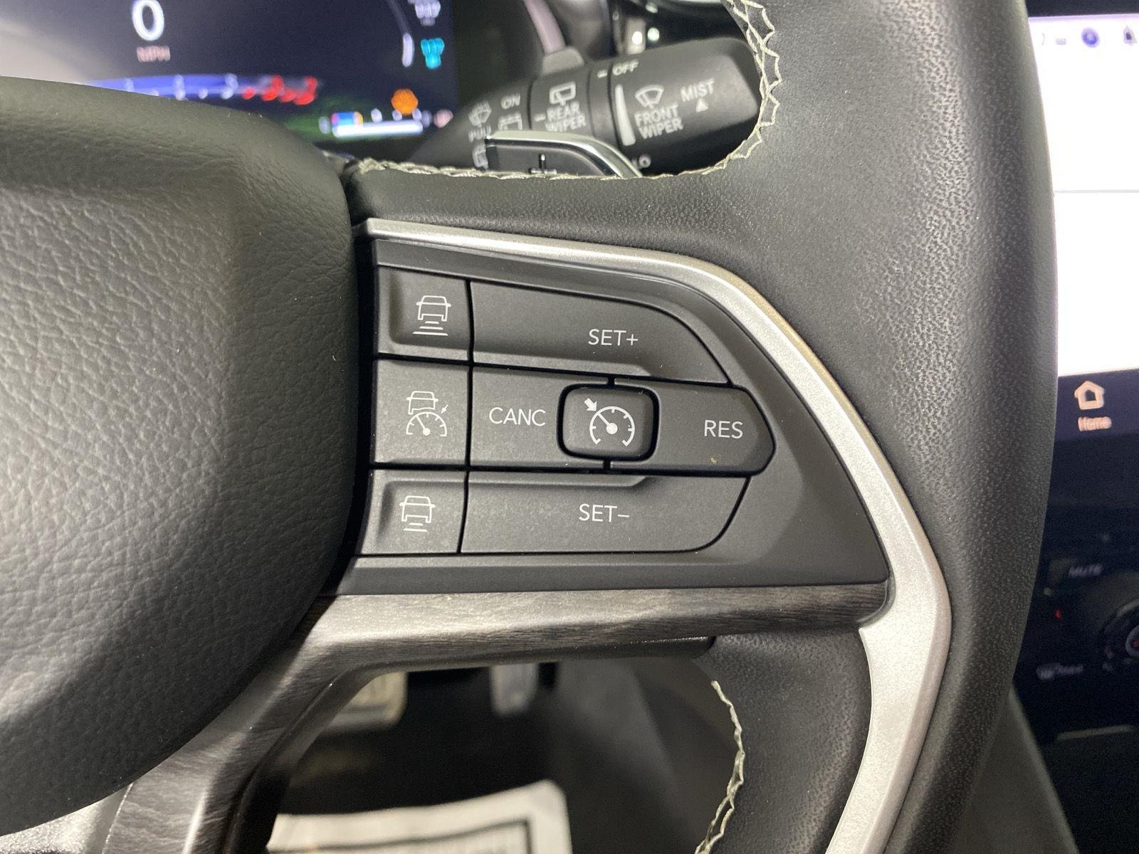 Used 2023 Rocky Mountain Pearlcoat Jeep  image 27