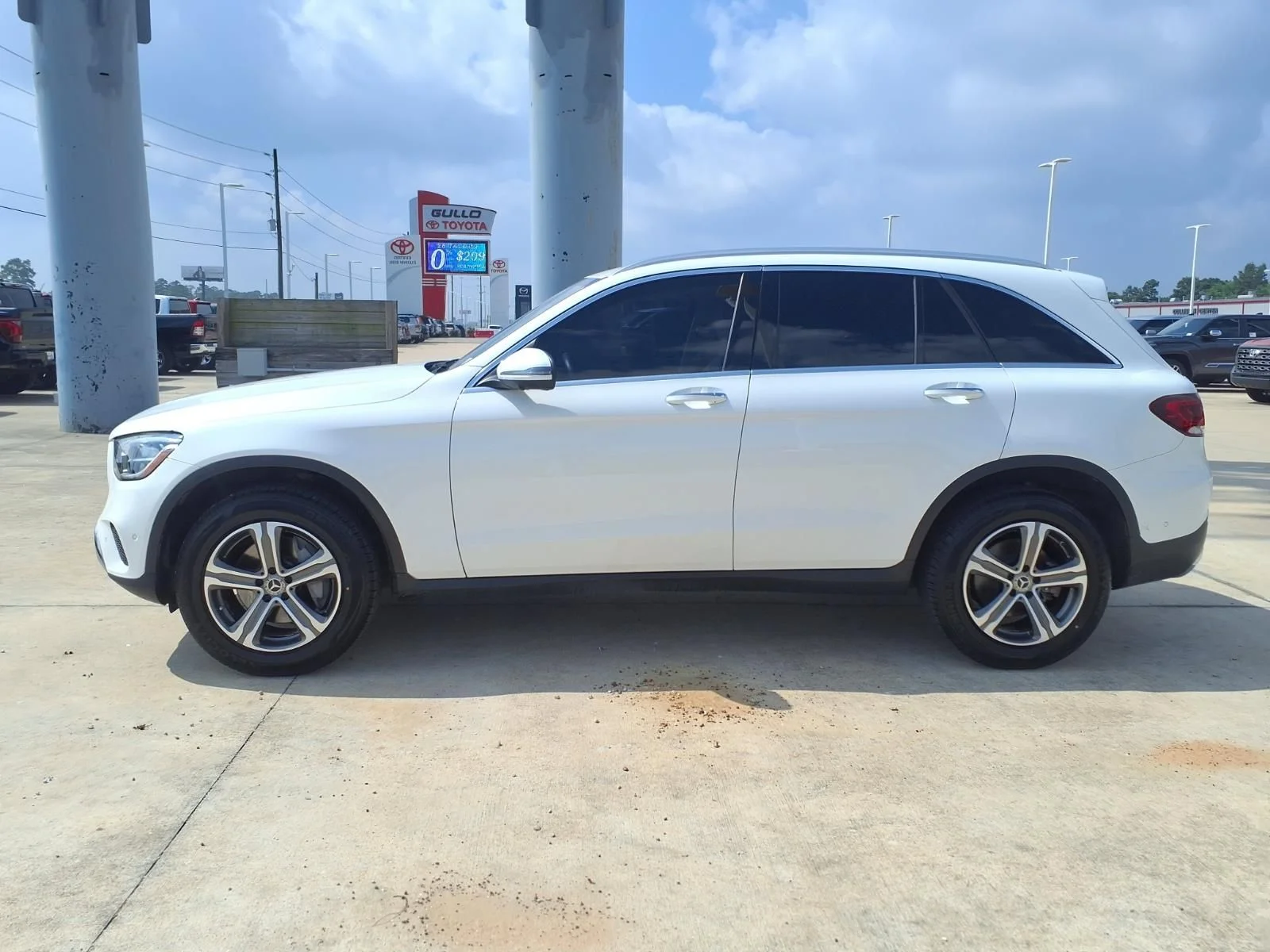 Used 2021 White Mercedes-Benz GLC 300 image 9