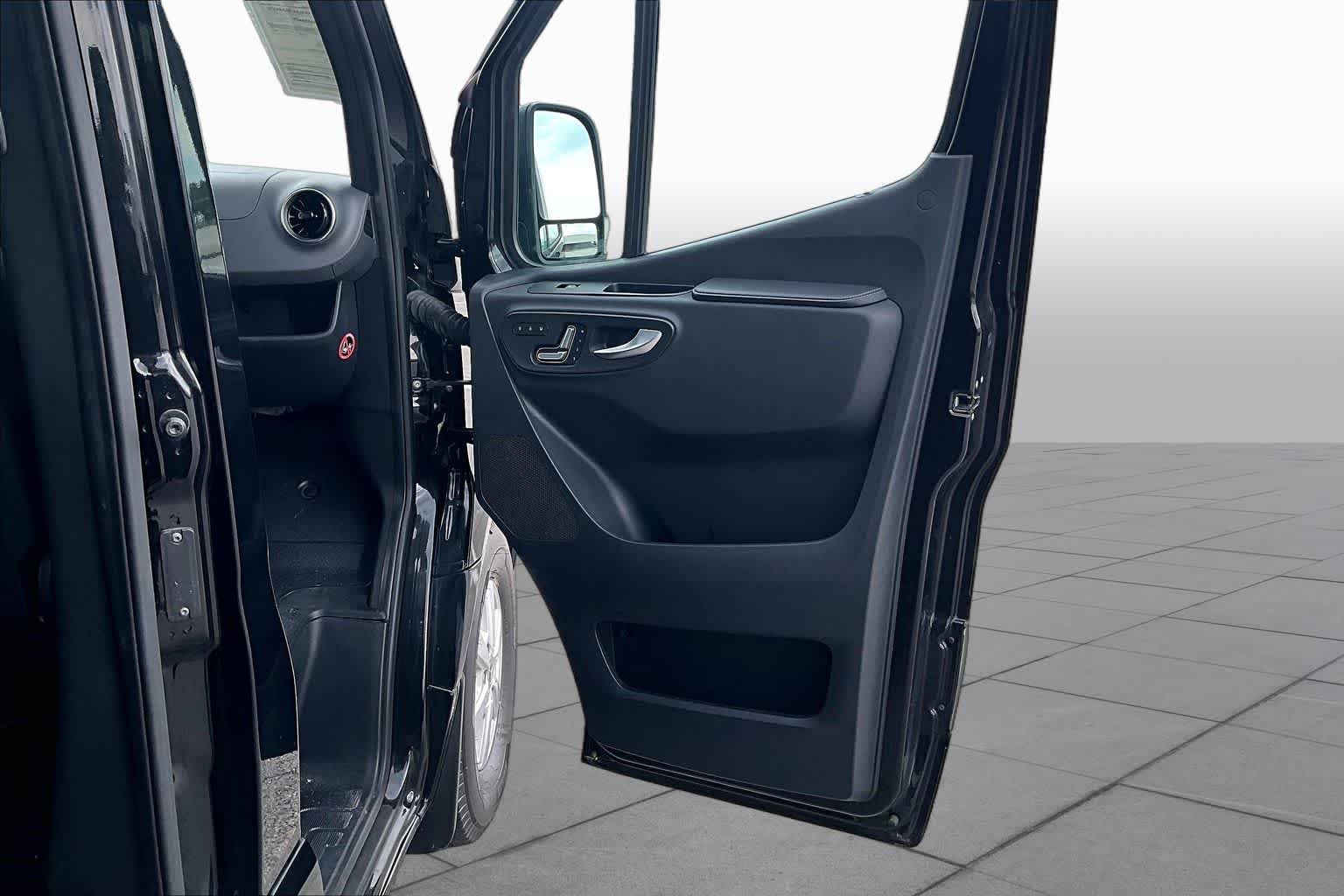 Used 2022 Obsidian Black Metallic Mercedes-Benz  image 23