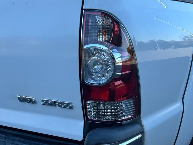 Used 2013 White Toyota Base image 10