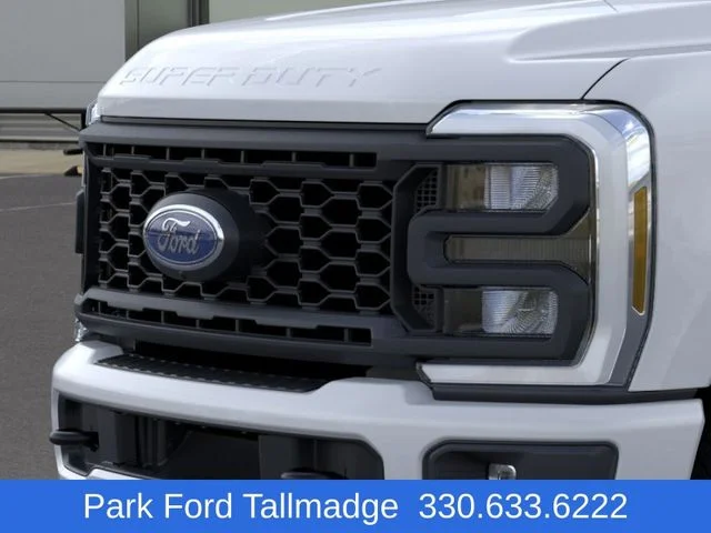 New 2025 Oxford White Ford XL image 17
