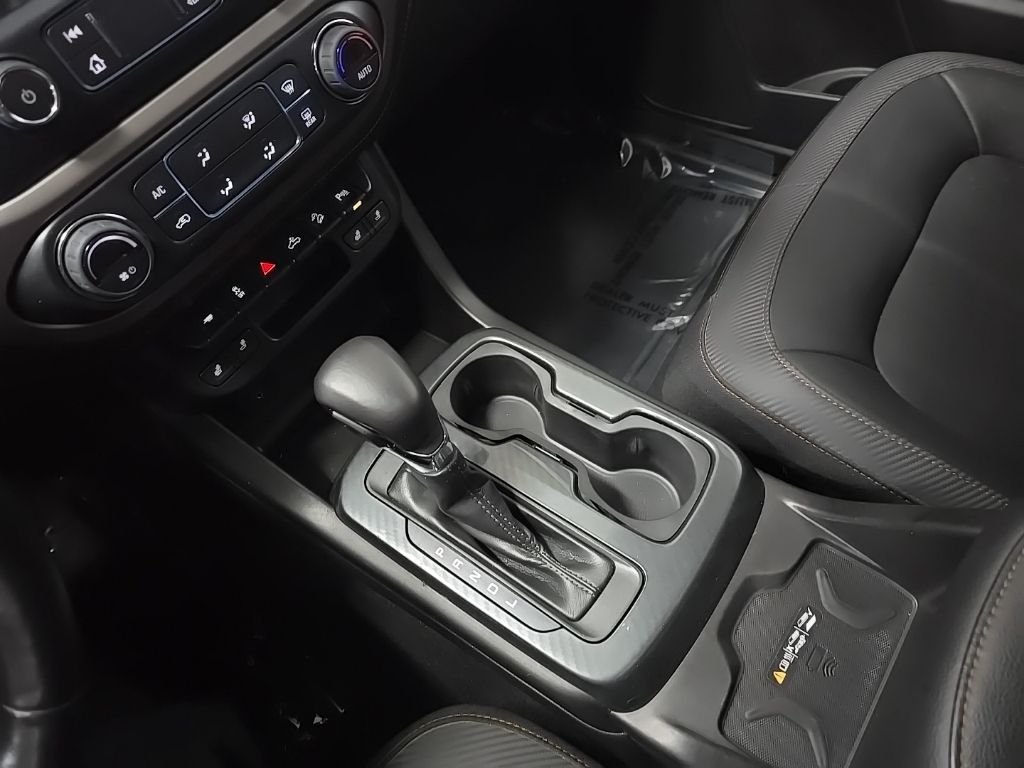 Used 2022 Summit White GMC AT4 w/Leather image 26