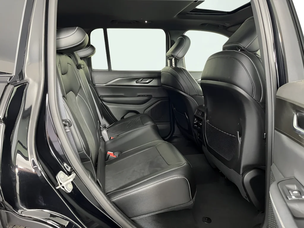 Used 2023 Black Jeep Altitude X image 22