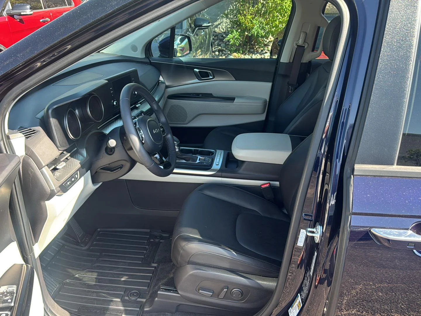 Used 2024 Deep Chroma Blue Kia LX image 7
