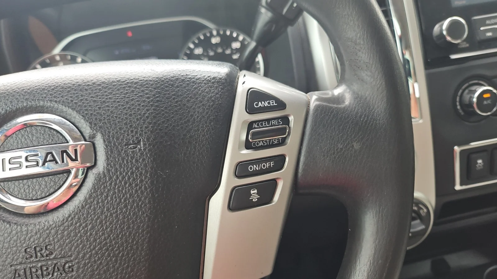 Used 2021 Glacier White Nissan SV 4WD image 17