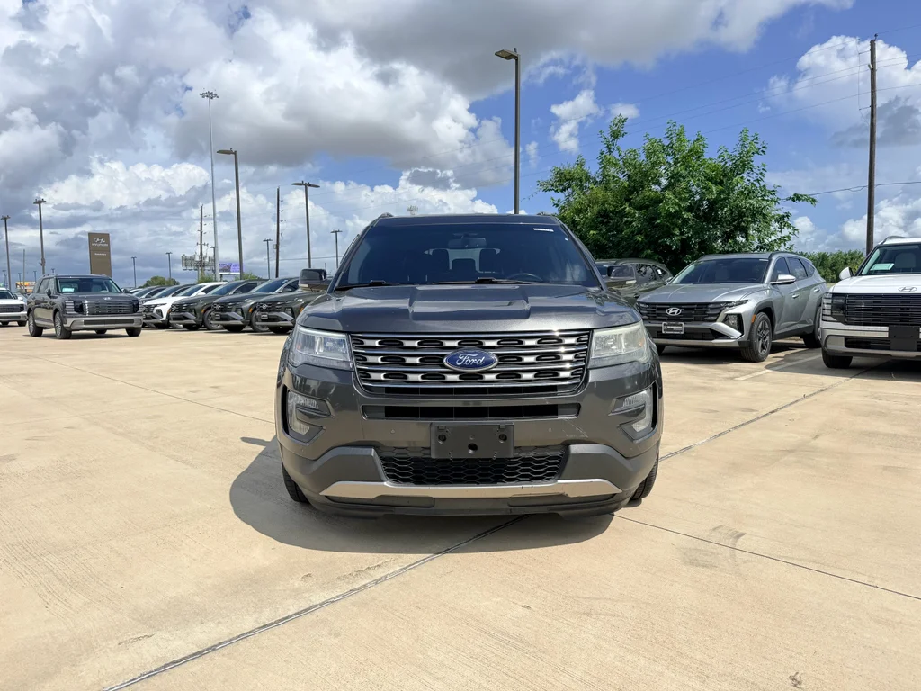 Used 2016 Magnetic Metallic Ford XLT image 3