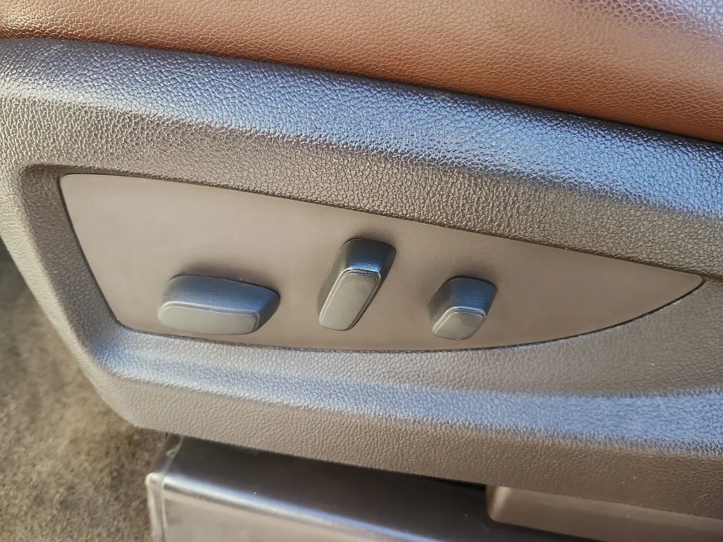 Used 2014 White Chevrolet High Country image 8