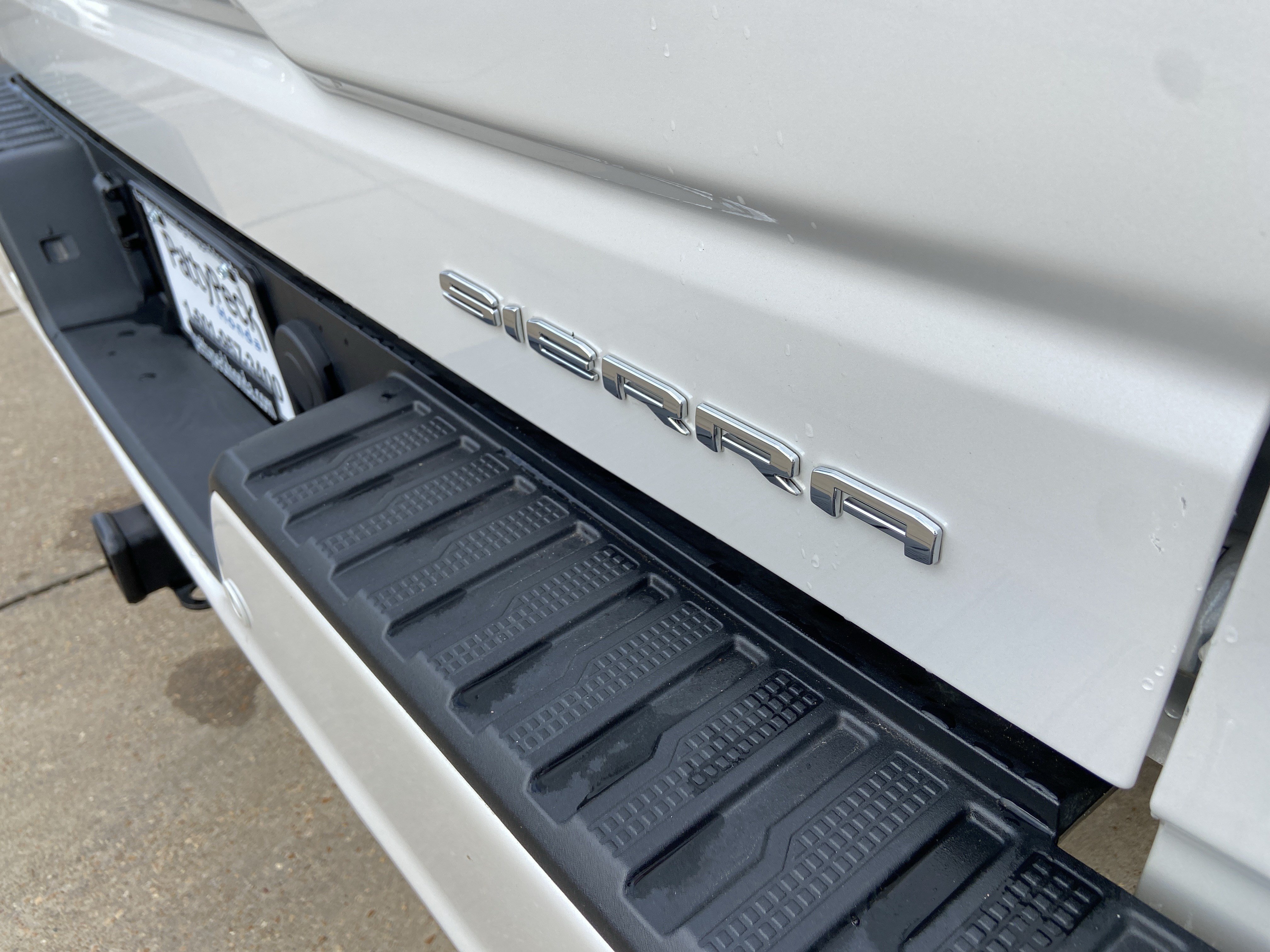 Used 2022 White Frost Tricoat GMC Denali image 51