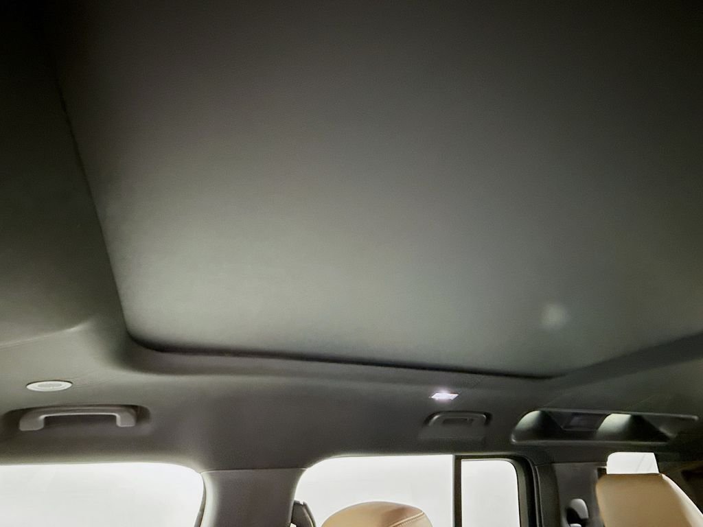 New 2026 Fuji White Land Rover X-Dynamic SE image 22