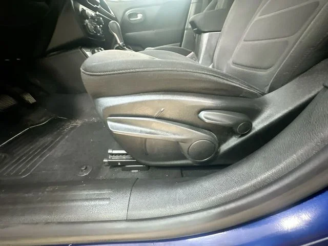 Used 2021 Blue Clearcoat Jeep Latitude image 15
