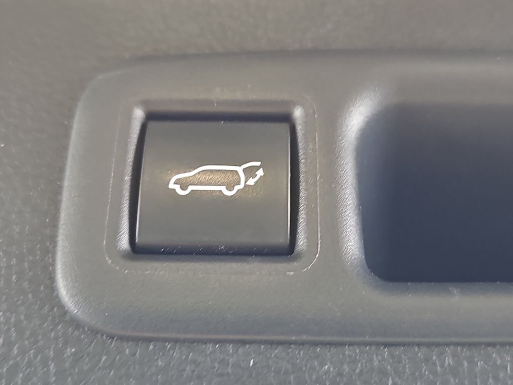 2025 Toyota Highlander XLE - Photo 16