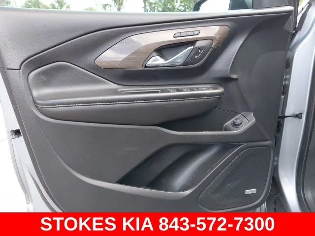Used 2023 Silver GMC Denali image 21