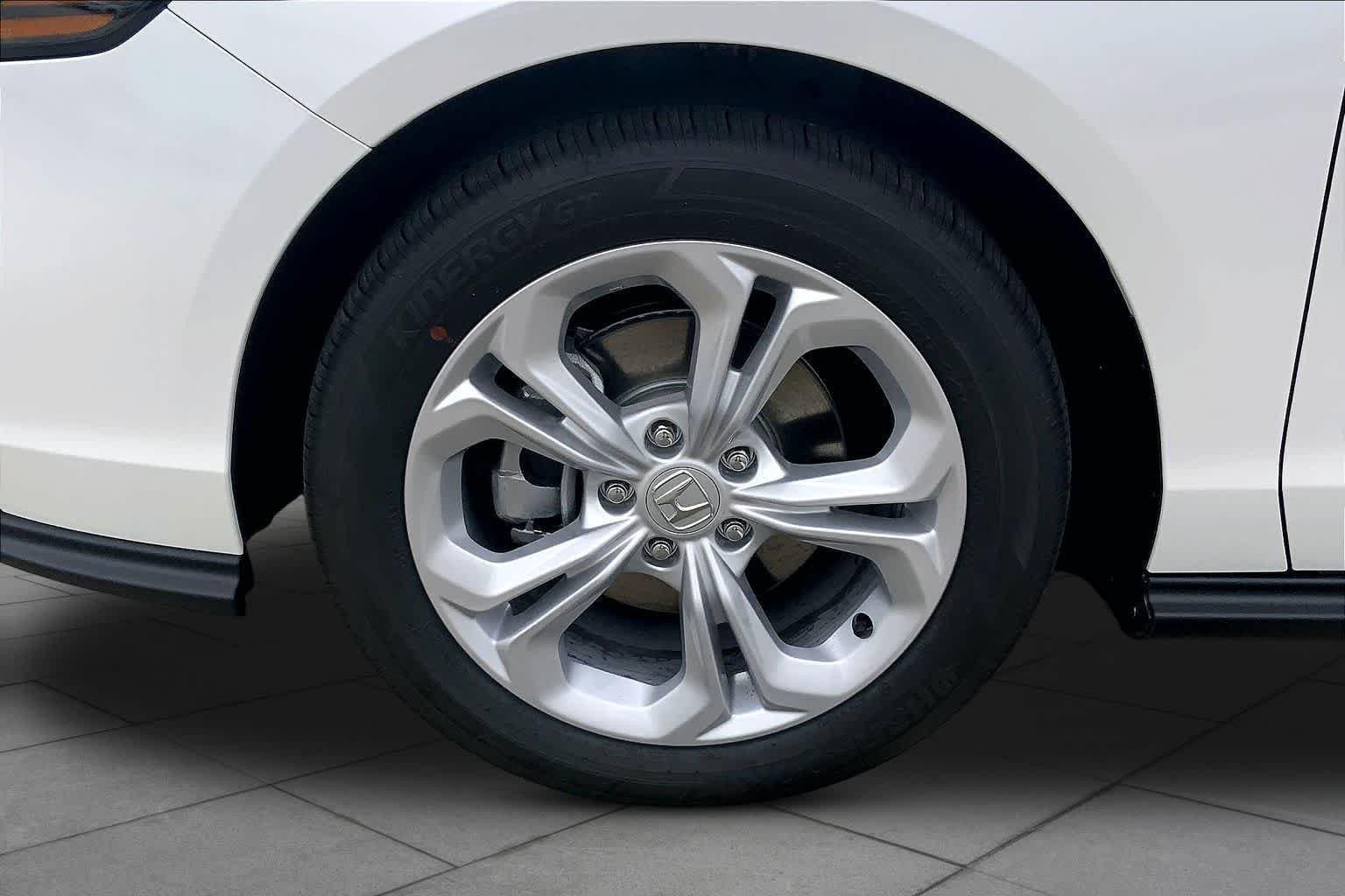 New 2026 Platinum White Pearl Honda LX image 12